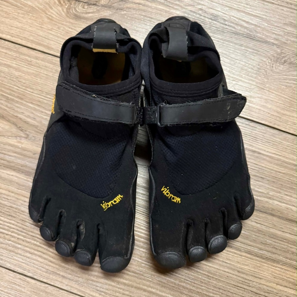 Vibram Black FiveFingers Toe Shoes